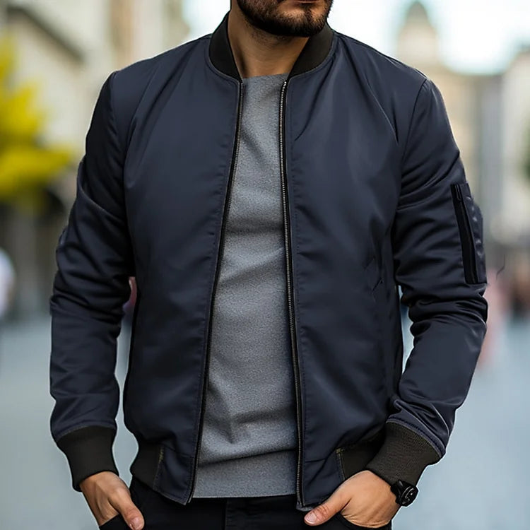 "Brenner™ | Herren Leichte Bomberjacke" could be rewritten as "Brenner™ | Herren Leichte Bomberjacke für Stil und Komfort".