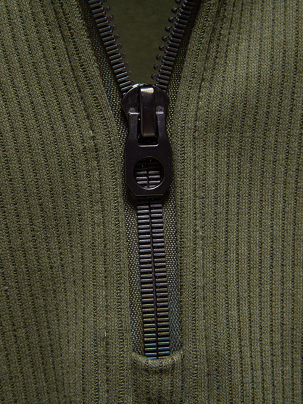 Pullover mit gerippten Raglanärmeln und Viertelreißverschluss