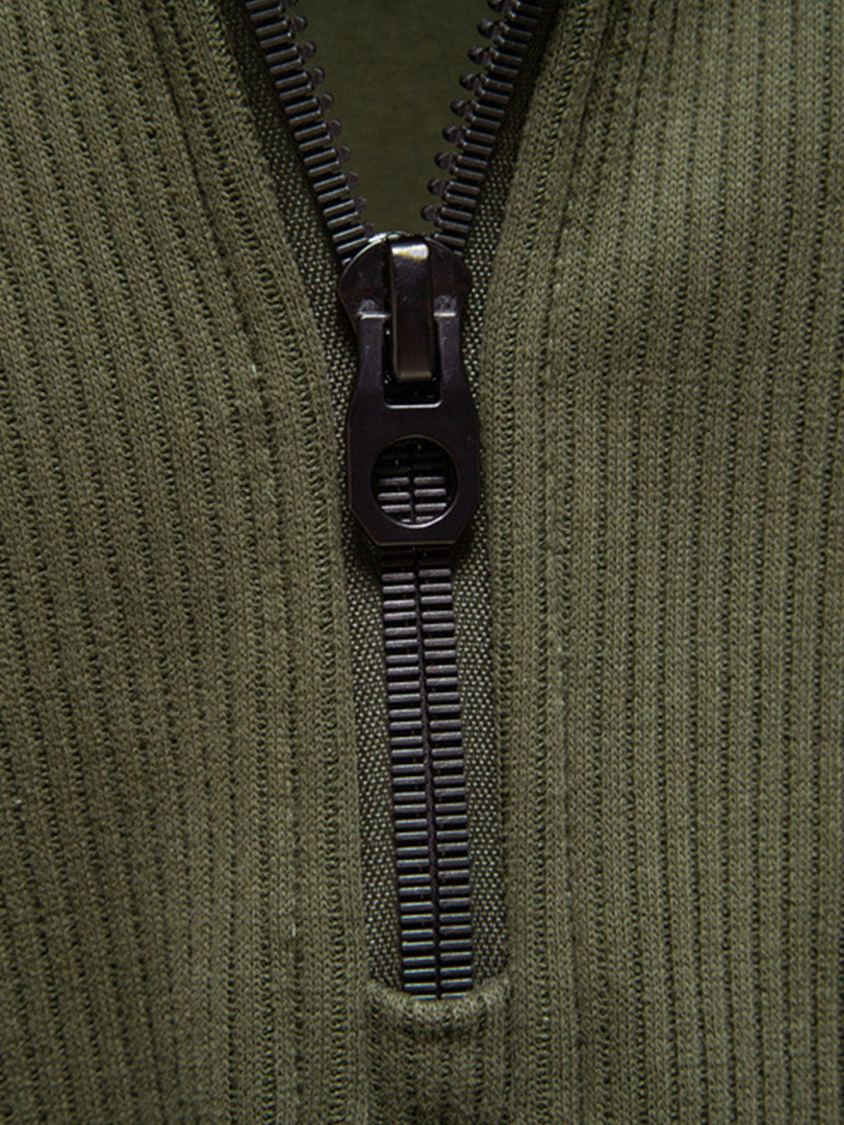 Pullover mit gerippten Raglanärmeln und Viertelreißverschluss