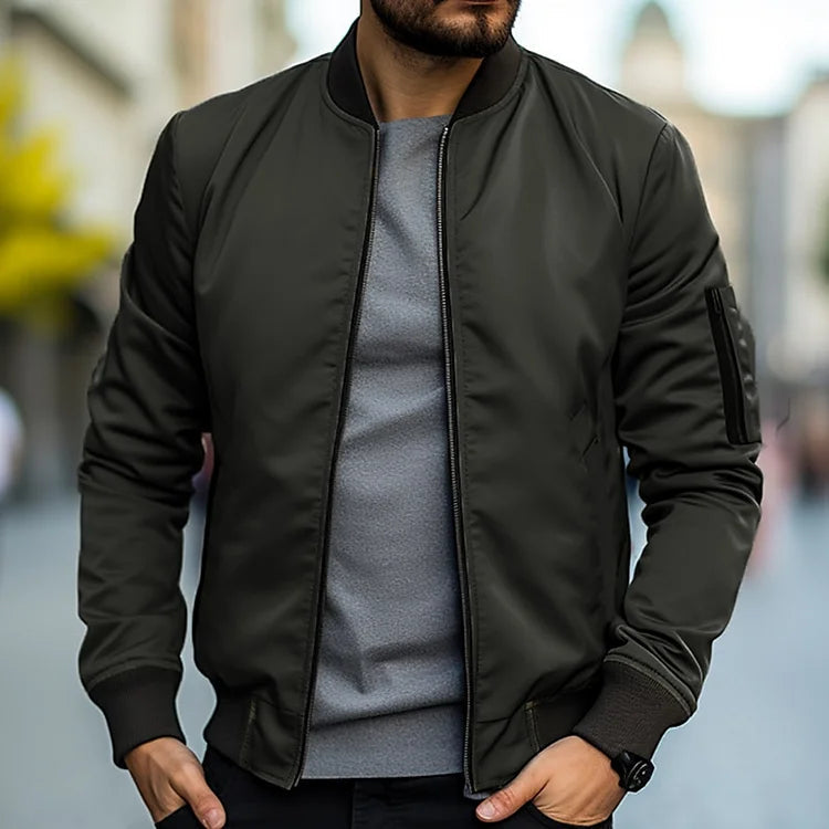 "Brenner™ | Herren Leichte Bomberjacke" could be rewritten as "Brenner™ | Herren Leichte Bomberjacke für Stil und Komfort".