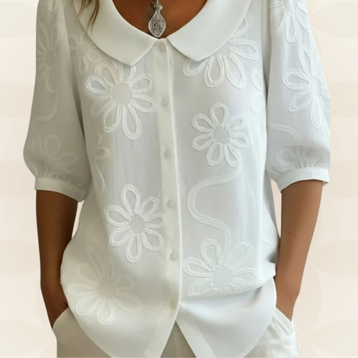 Jeanet – Bluse mit floralem Stickdesign