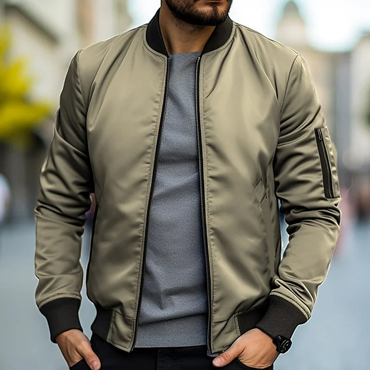 "Brenner™ | Herren Leichte Bomberjacke" could be rewritten as "Brenner™ | Herren Leichte Bomberjacke für Stil und Komfort".