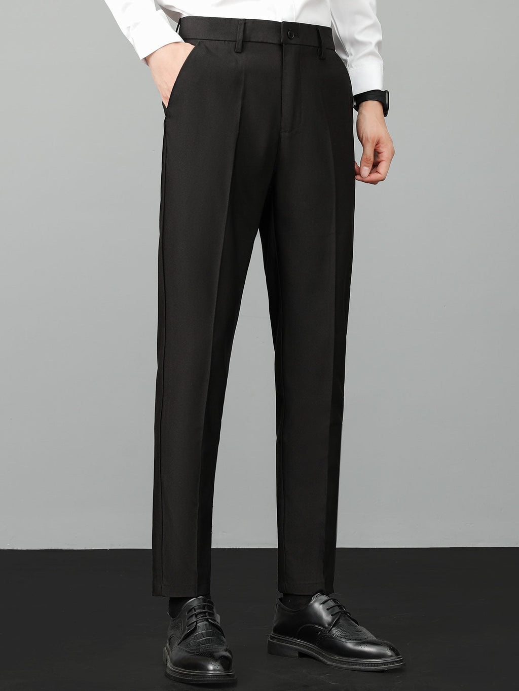 Gestreiftes Leinen-Polo mit Rippstrick und Slim Fit Tapered Hose