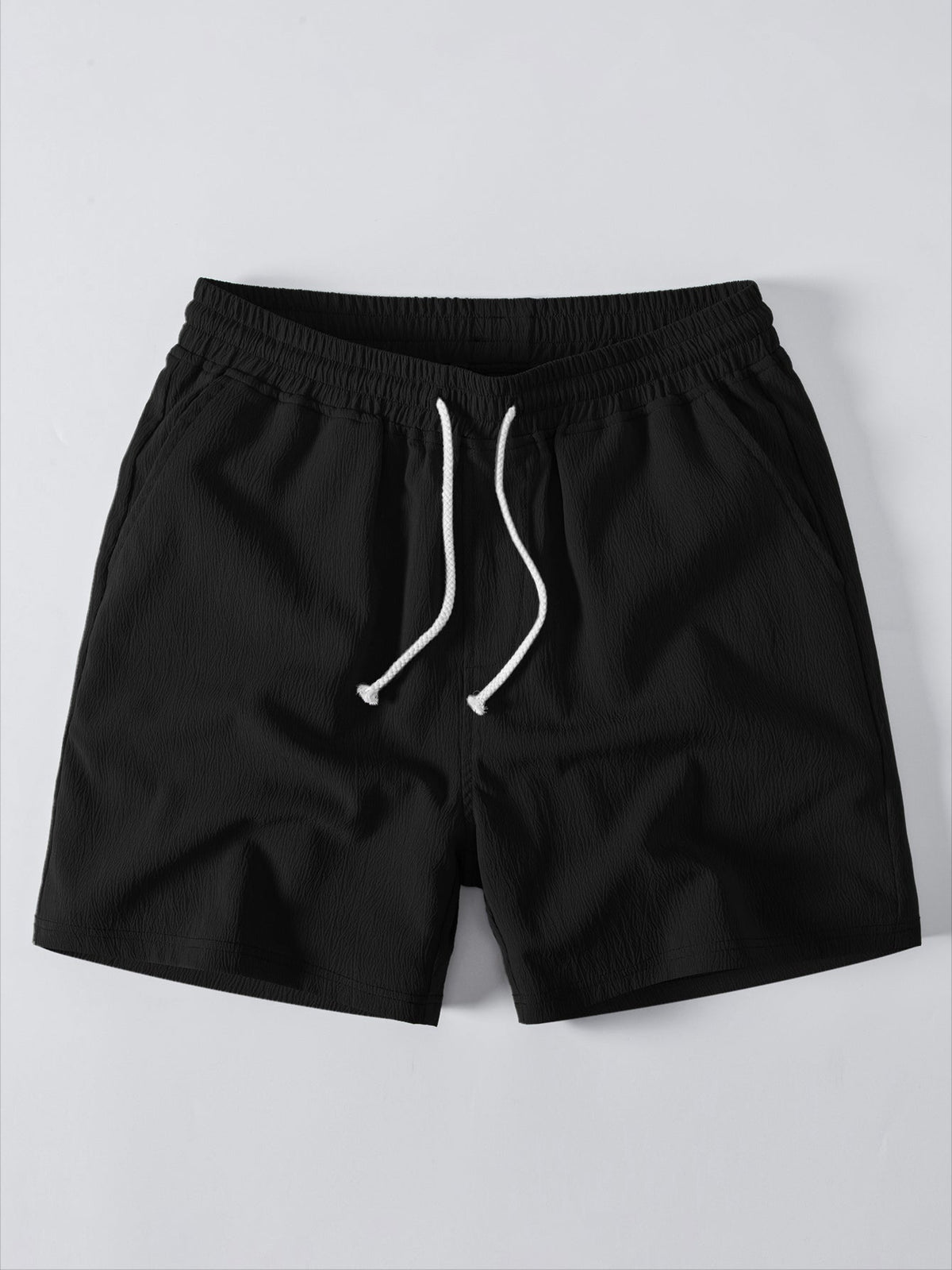 Gestreiftes Polo mit V-Ausschnitt und Gekreppten Shorts mit Kordelzug – 5 Zoll