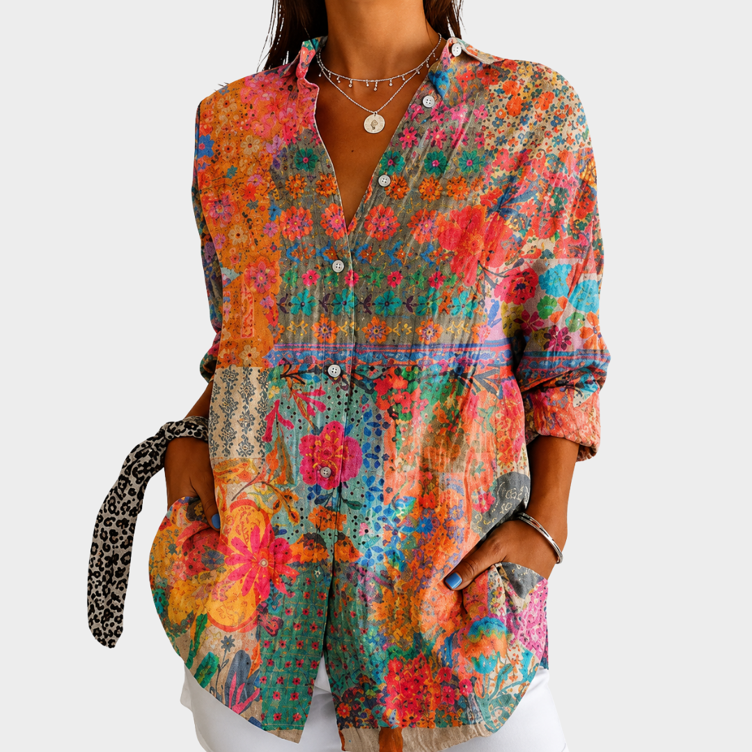 Blumenpatchwork-Bluse mit Knöpfen im sonnenverwöhnten Design