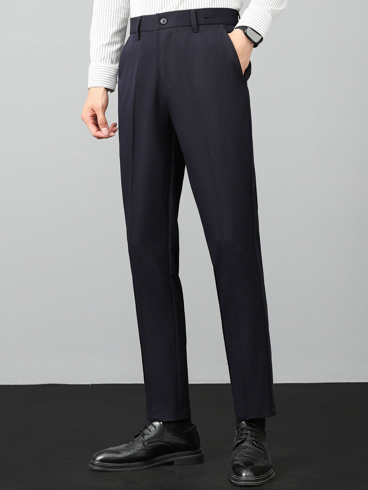 Gestreiftes Leinen-Polo mit Rippstrick und Slim Fit Tapered Hose