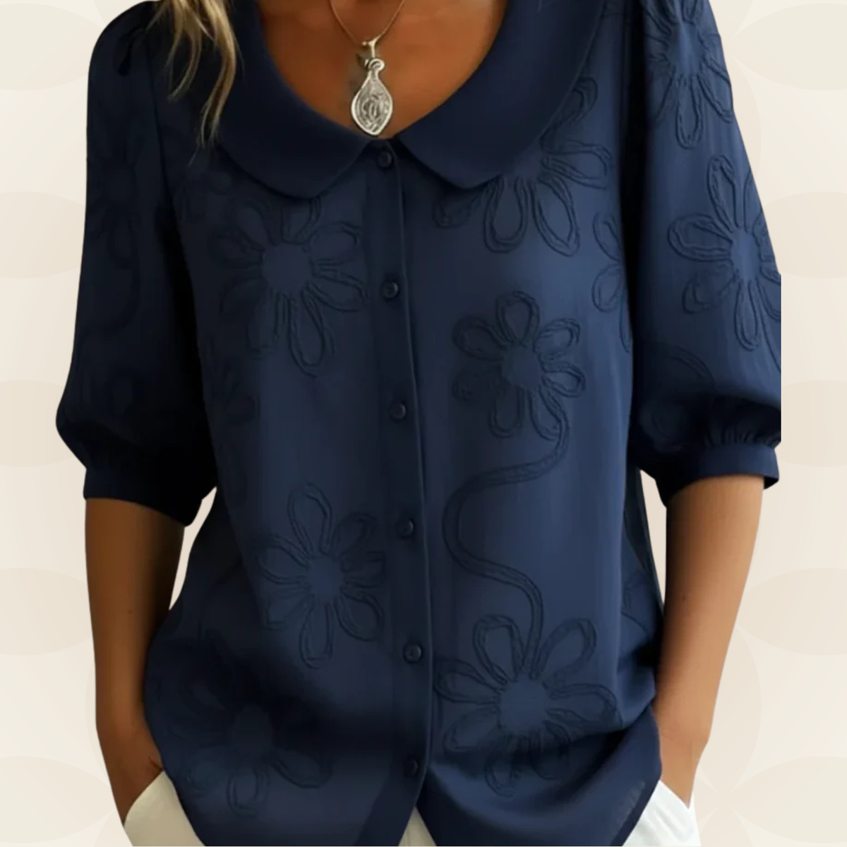 Jeanet – Bluse mit floralem Stickdesign