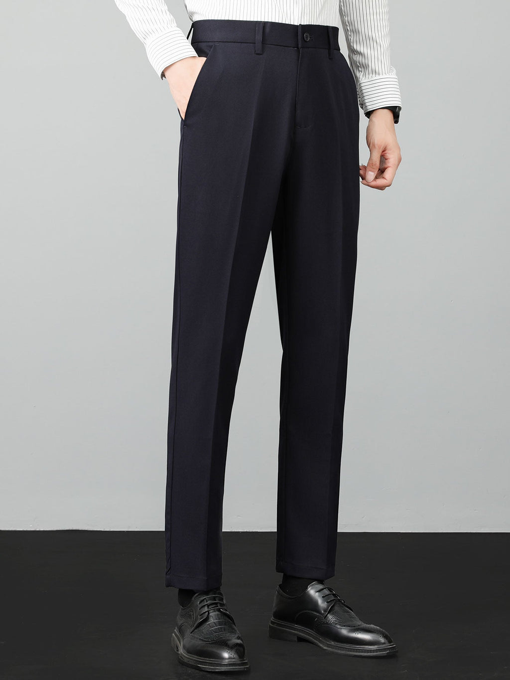 Gestreiftes Leinen-Polo mit Rippstrick und Slim Fit Tapered Hose
