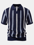 Gestreiftes V-Ausschnitt Polo mit Gehäkeltem Design & Gerade geschnittene Leinenhose