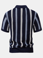 Gestreiftes V-Ausschnitt Polo mit Gehäkeltem Design & Gerade geschnittene Leinenhose