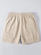 Gestreiftes Polo mit V-Ausschnitt und Gekreppten Shorts mit Kordelzug – 5 Zoll