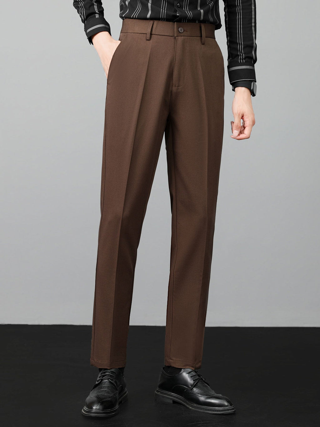 Kontrast-Reißverschluss Strickpolo mit Slim Fit Tapered Hose