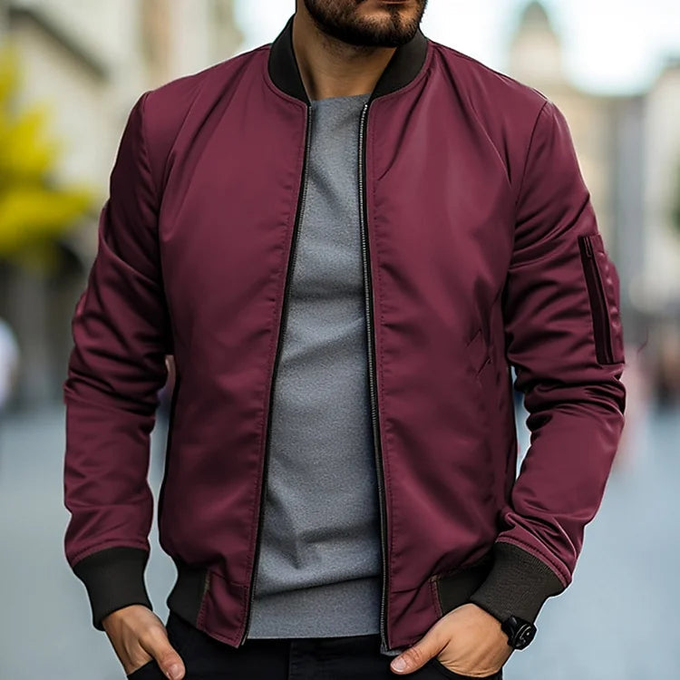 "Brenner™ | Herren Leichte Bomberjacke" could be rewritten as "Brenner™ | Herren Leichte Bomberjacke für Stil und Komfort".