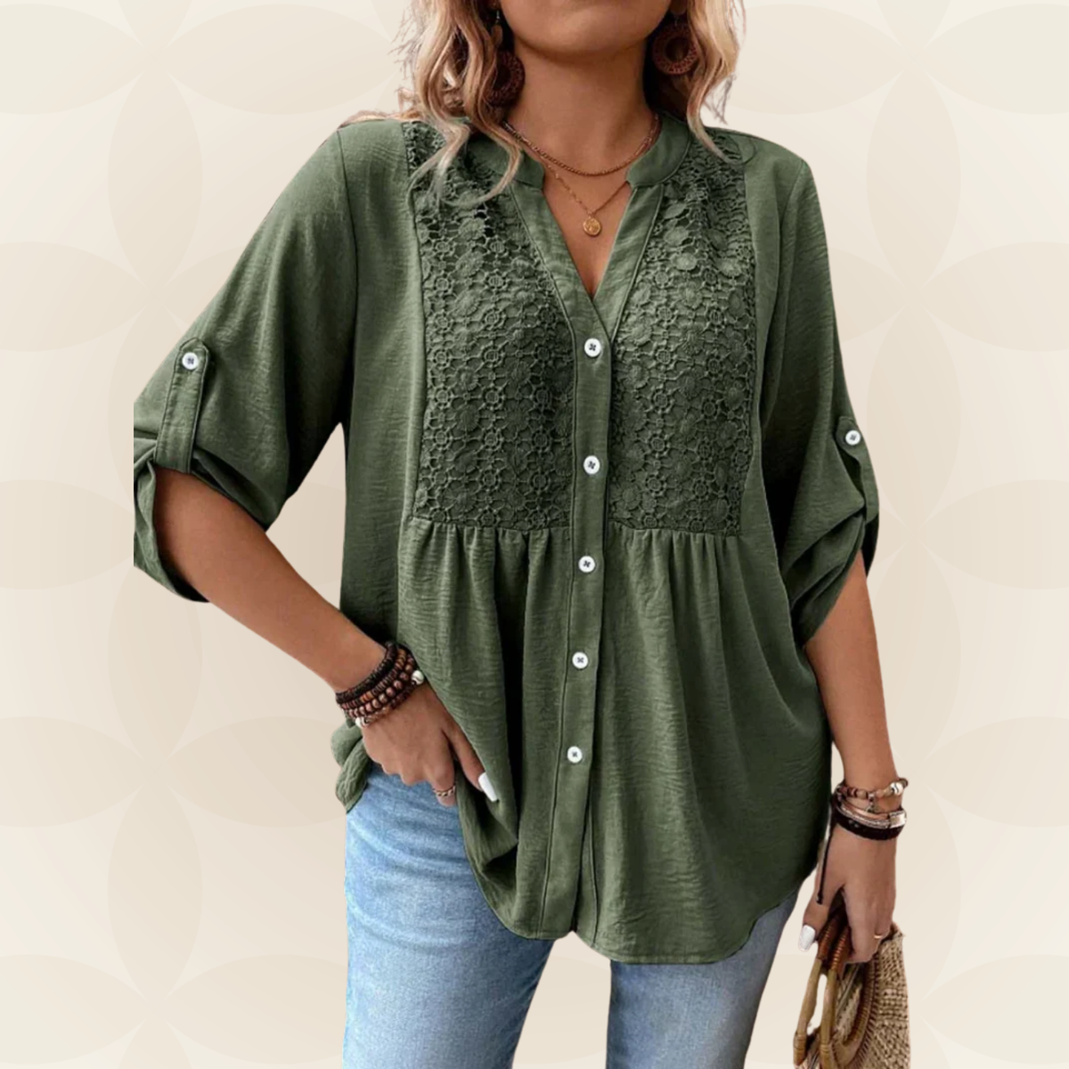 Renate – V-Ausschnitt Bluse mit Knopfdetails