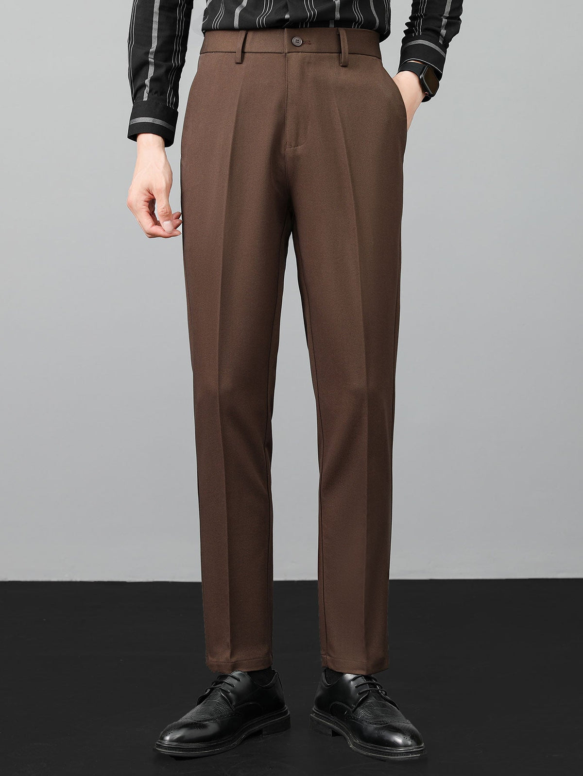 Kontrast-Reißverschluss Strickpolo mit Slim Fit Tapered Hose