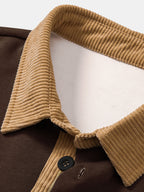 Entspanntes Herren Sweatshirt mit Kontrast-Polo-Kragen und Print aus Corduroy