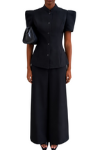 Hallie Schwarze Bluse mit schmalem Stehkragen und passendem Hosen-Set