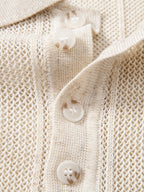 Gestreiftes Leinen-Polo mit offenem Strick und gerade geschnittene Leinenhose