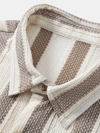 Gestreiftes Hemd mit Textur und Knöpfen sowie Kurzshorts mit Kordelzug – 5"