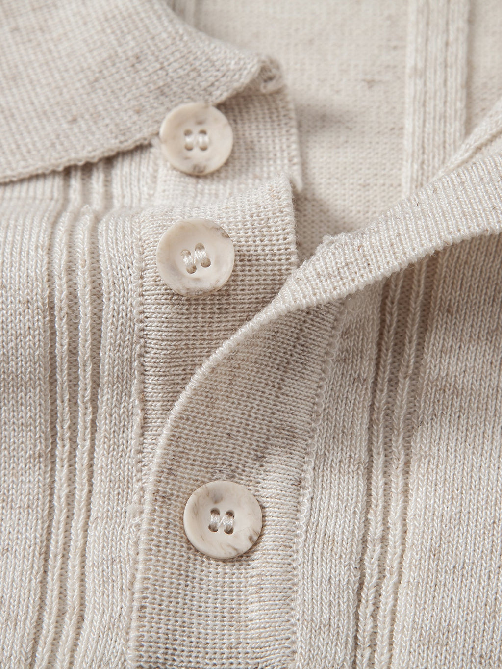 Gestreiftes Leinen-Polo mit Rippstrick und Slim Fit Tapered Hose