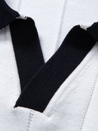Rippstrick-Polo mit Johnny-Kragen und kontrastierenden Akzenten & figurbetonter tapered Hose