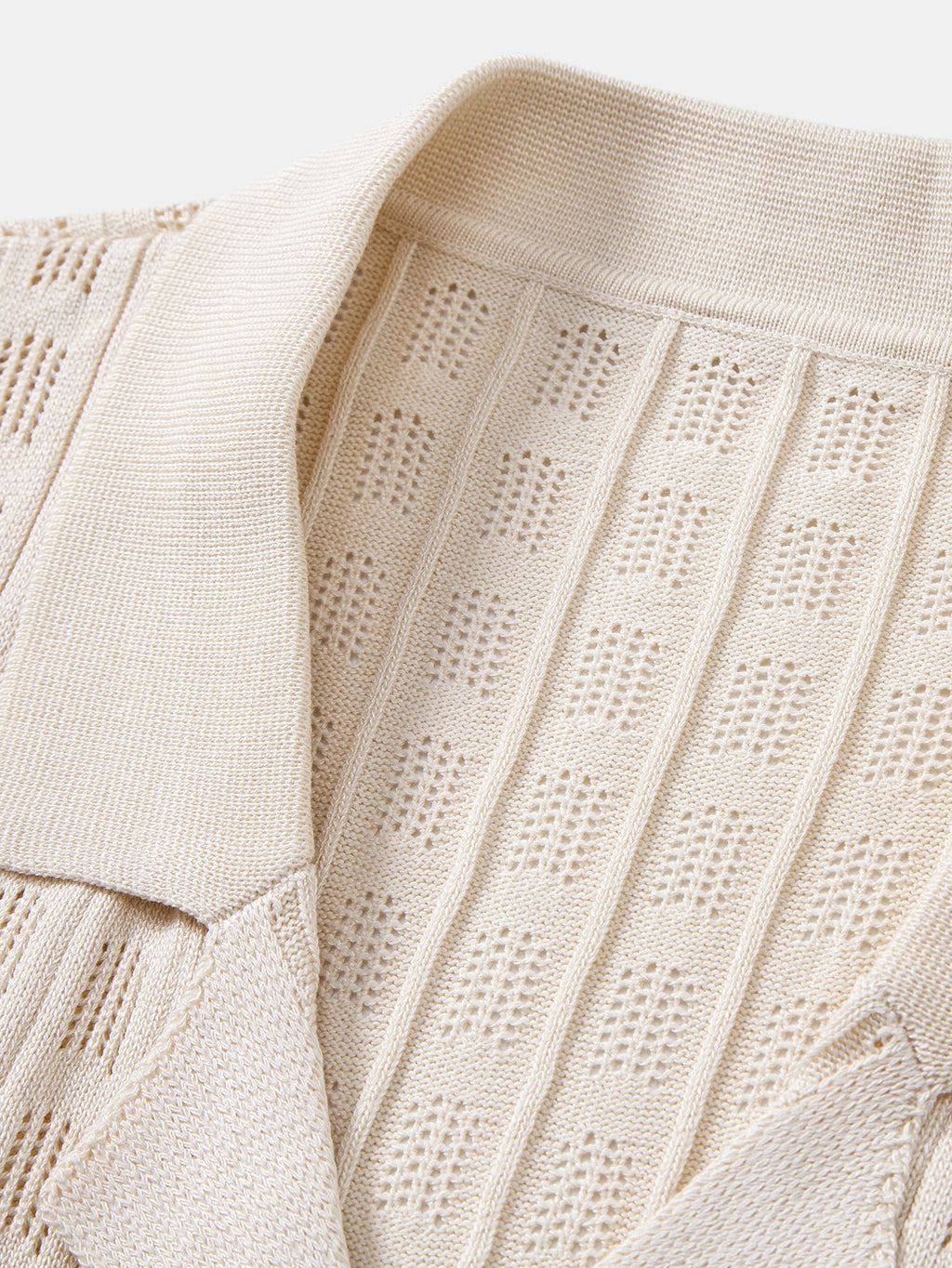 Karierte Strickbluse mit offenem Design & Gerade geschnittene Leinenhose