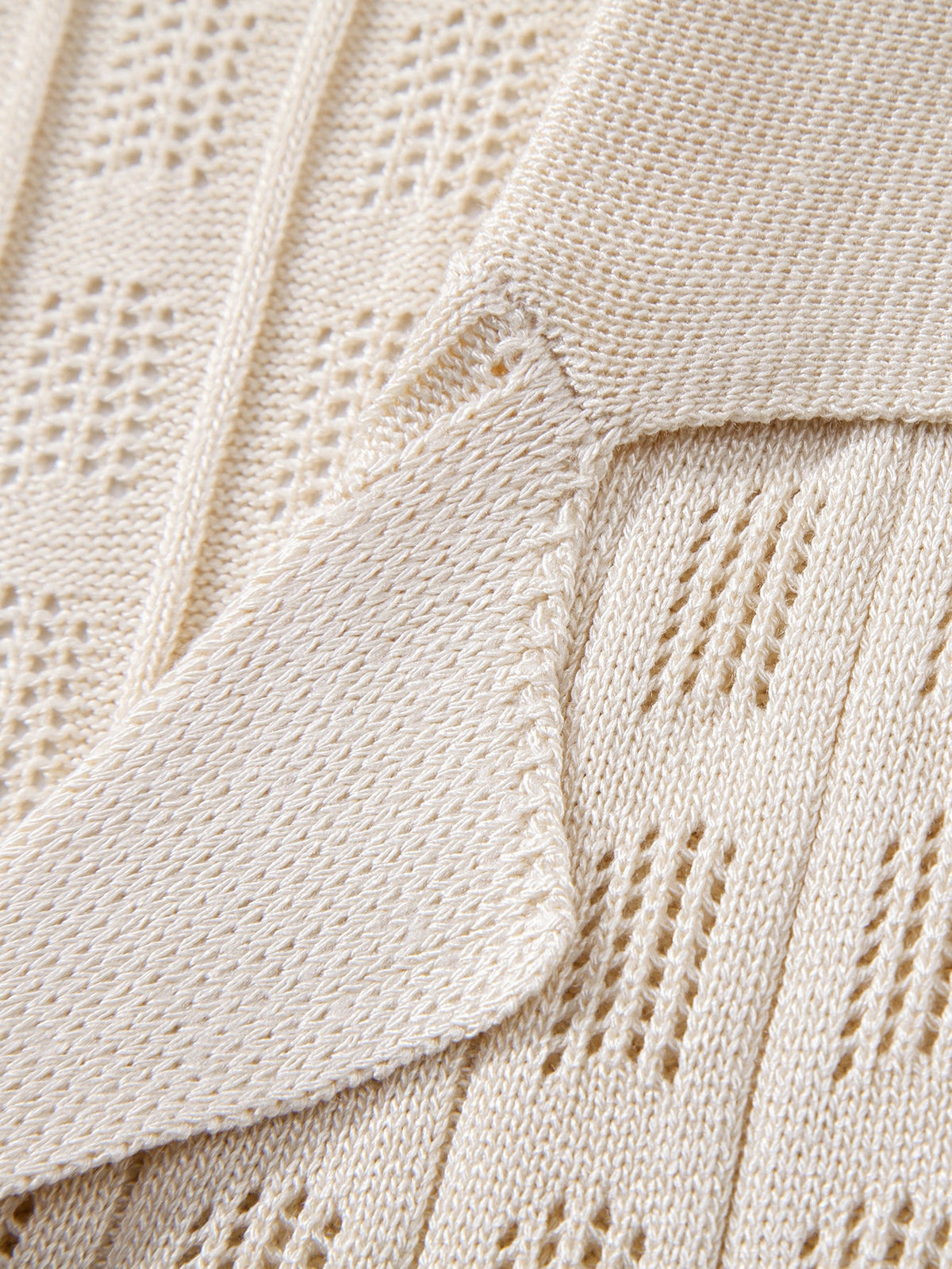 Karierte Strickbluse mit offenem Design & Gerade geschnittene Leinenhose