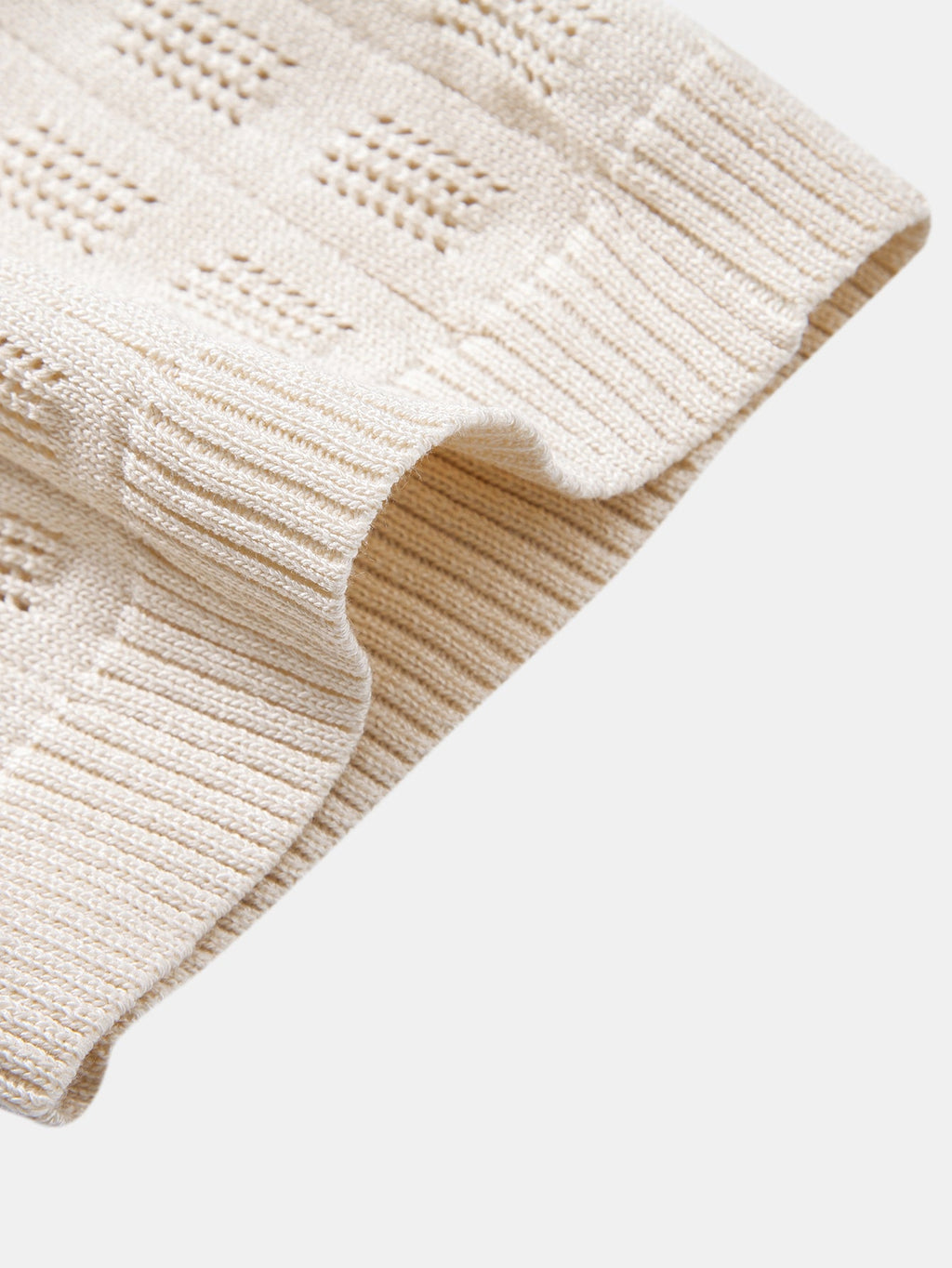 Karierte Strickbluse mit offenem Design & Gerade geschnittene Leinenhose