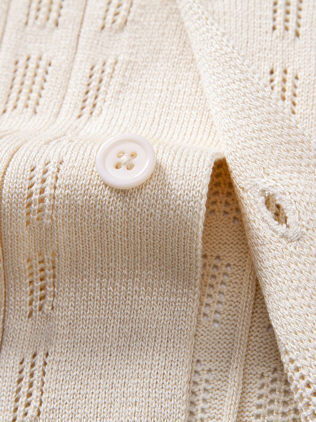 Karierte Strickbluse mit offenem Design & Gerade geschnittene Leinenhose