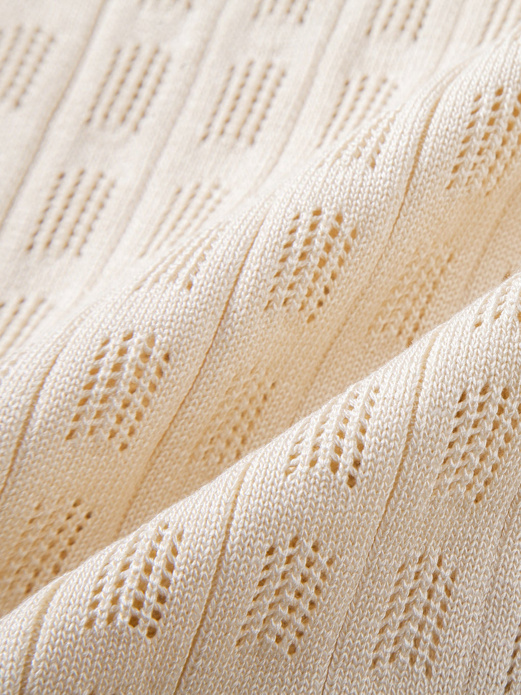 Karierte Strickbluse mit offenem Design & Gerade geschnittene Leinenhose