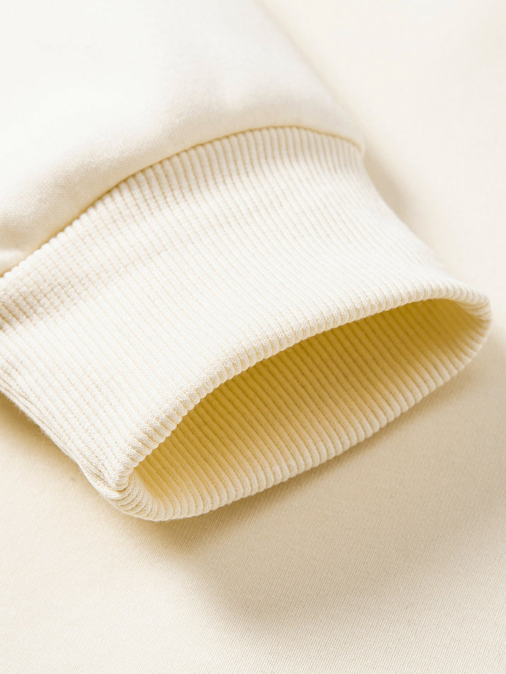Bequemes Kontrast-Polo Sweatshirt mit entspannter Passform