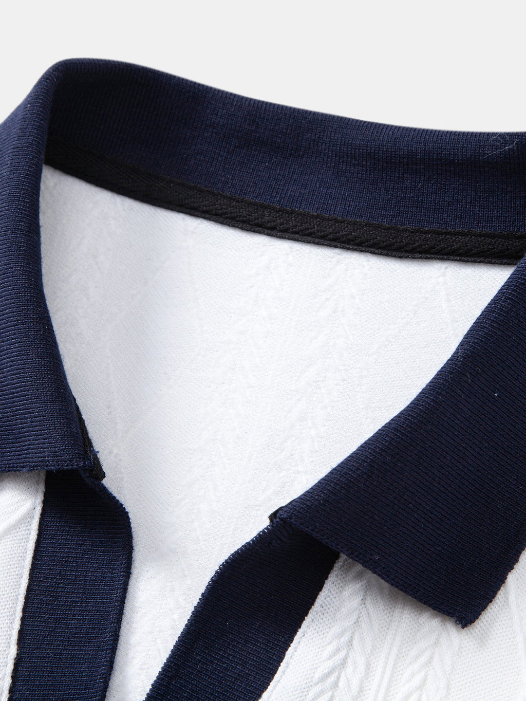 Polo mit geometrischem Jacquardmuster und Slim Fit Hose in schmaler Passform