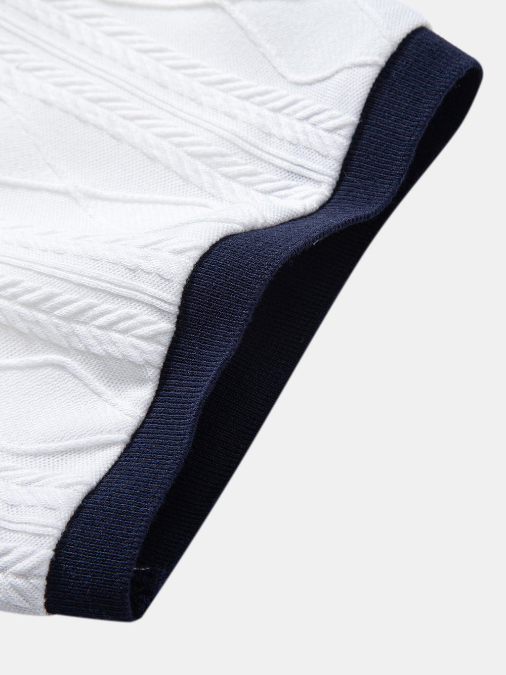 Polo mit geometrischem Jacquardmuster und Slim Fit Hose in schmaler Passform
