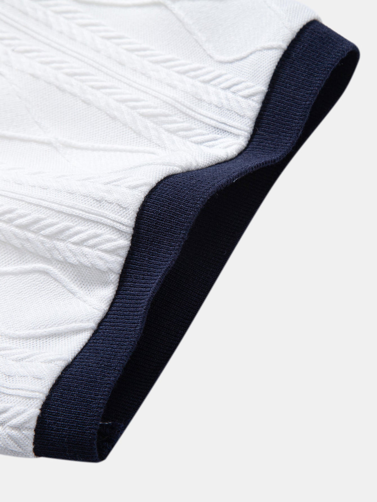 Polo mit geometrischem Jacquardmuster und Slim Fit Hose in schmaler Passform