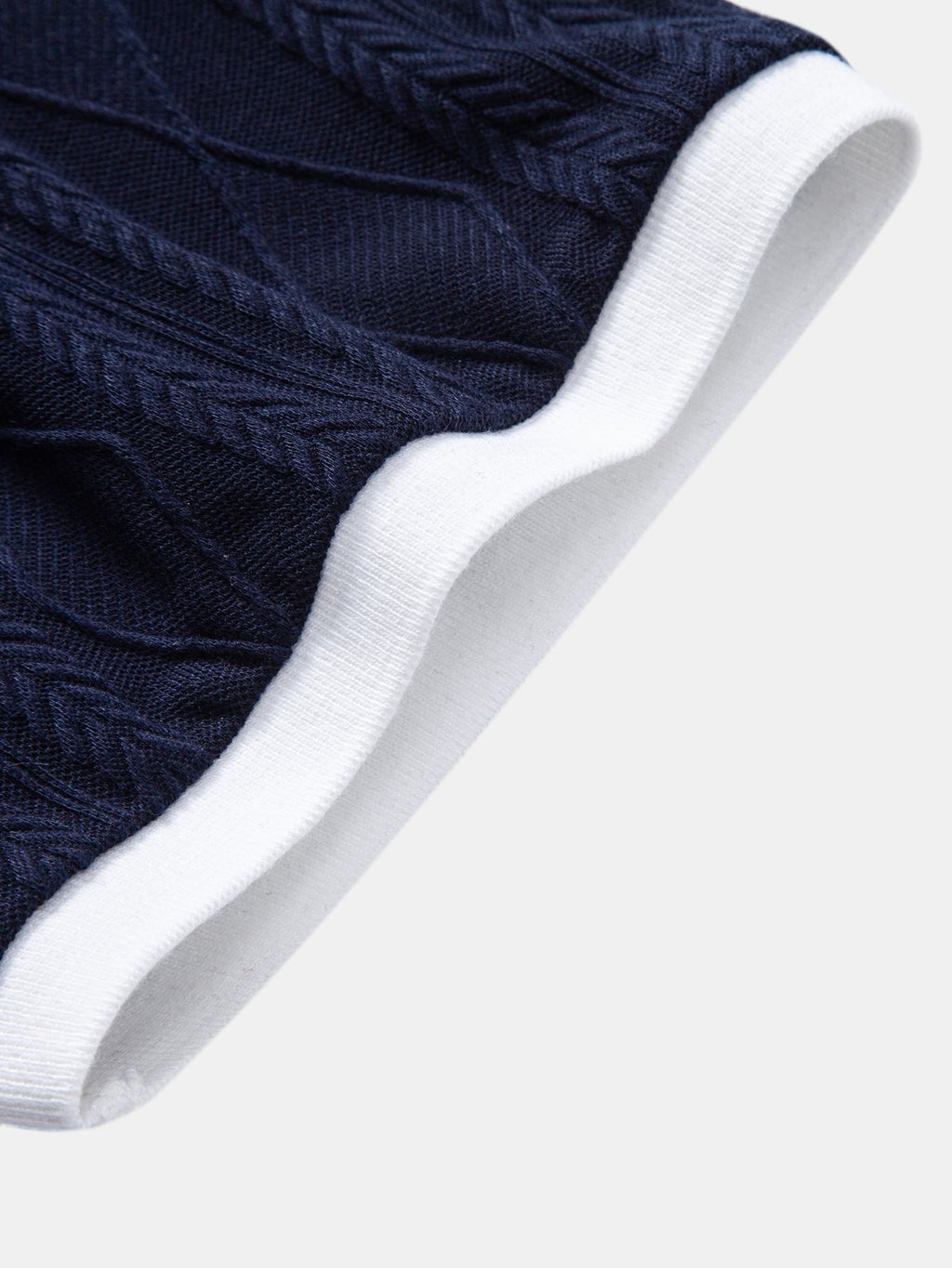 Polo mit geometrischem Jacquardmuster und Slim Fit Hose in schmaler Passform