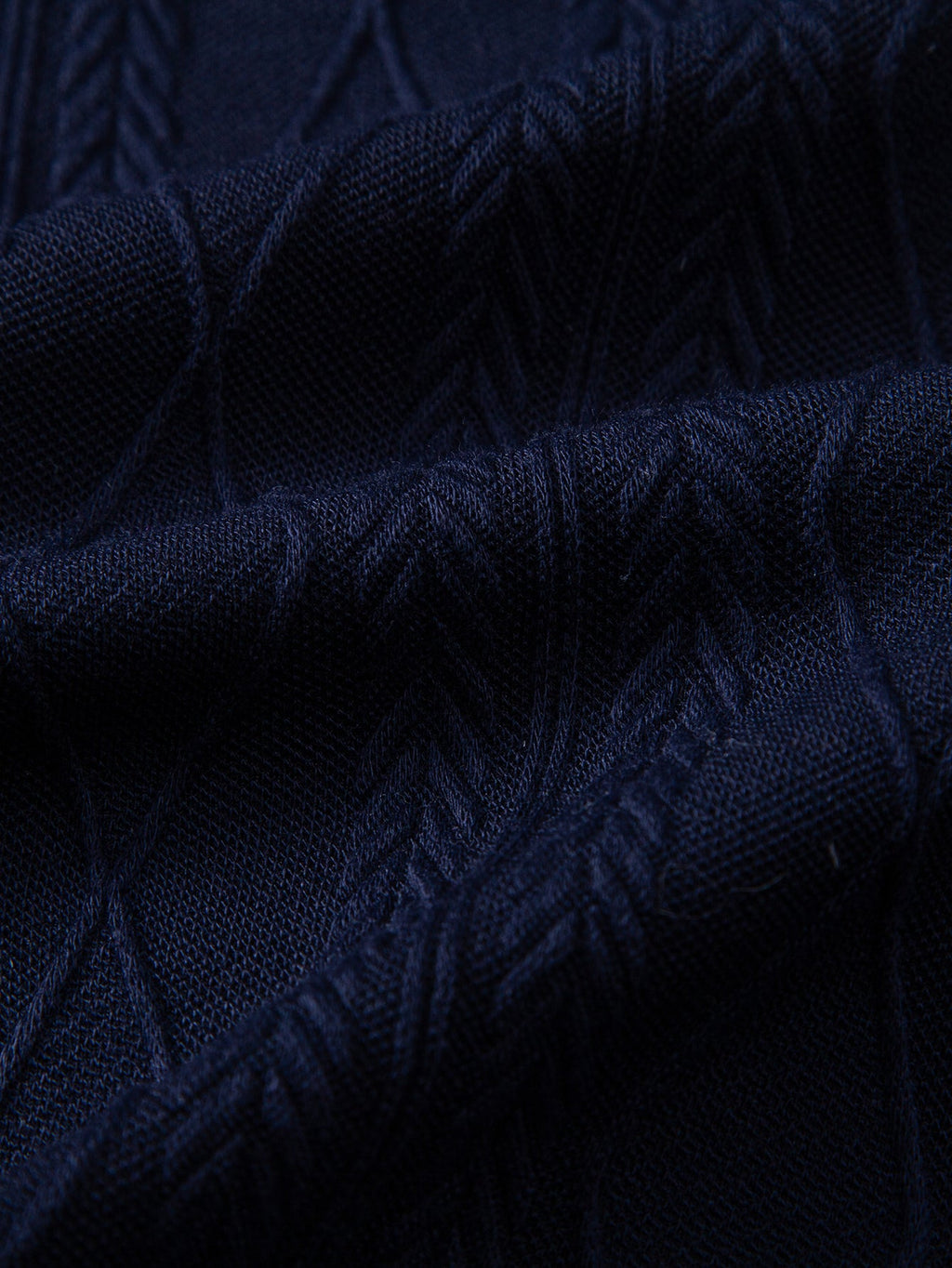 Polo mit geometrischem Jacquardmuster und Slim Fit Hose in schmaler Passform