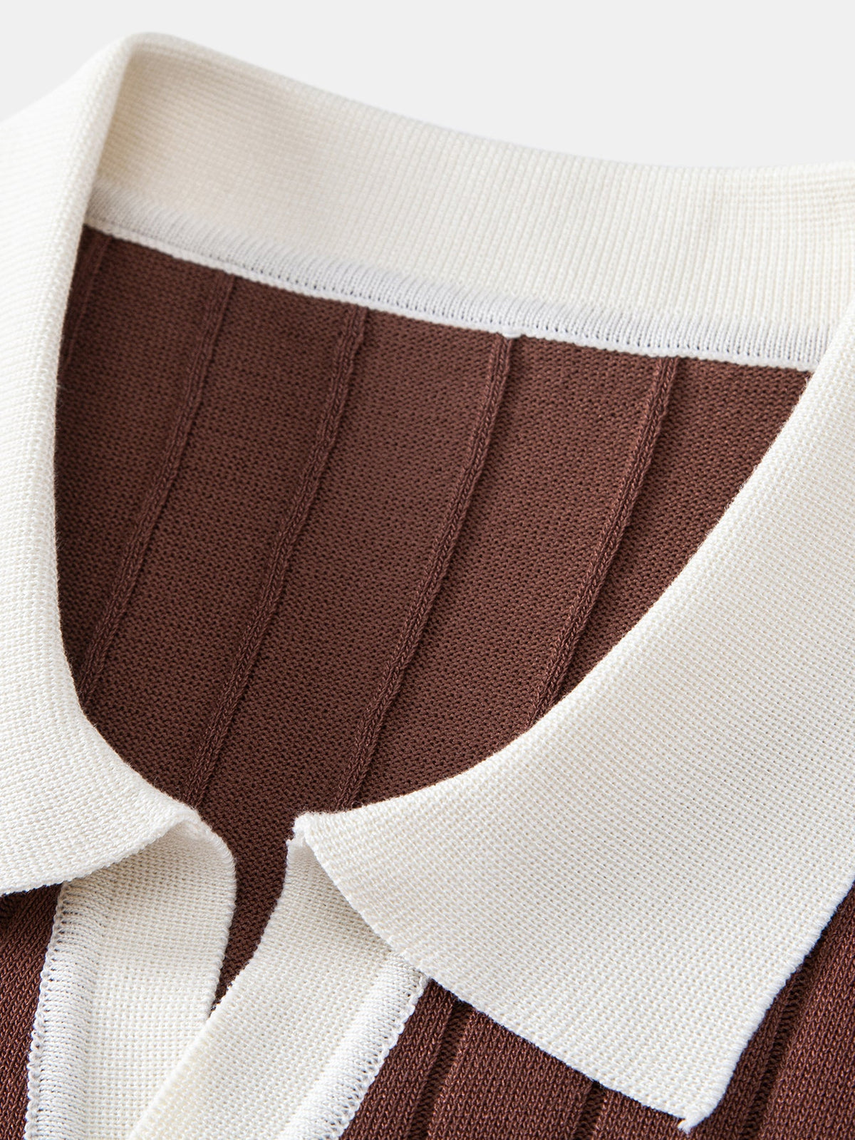 Kontrastbiesen Polo mit Johnny-Kragen & Slim Fit Tapered Hose
