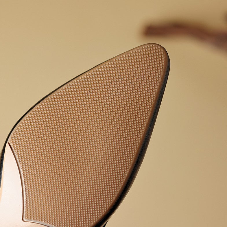 Marloe Spitz zulaufende Leder-Mules" could be rewritten as "Marloe Leder-Mules mit spitz zulaufendem Design.