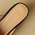 Marloe Spitz zulaufende Leder-Mules" could be rewritten as "Marloe Leder-Mules mit spitz zulaufendem Design.