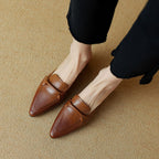 Marloe Spitz zulaufende Leder-Mules" could be rewritten as "Marloe Leder-Mules mit spitz zulaufendem Design.