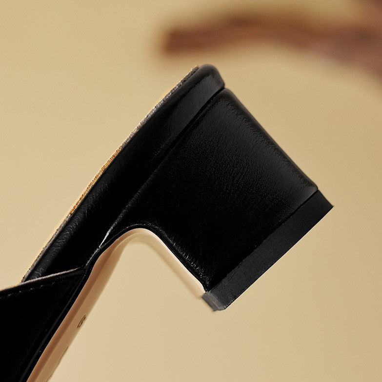Marloe Spitz zulaufende Leder-Mules" could be rewritten as "Marloe Leder-Mules mit spitz zulaufendem Design.