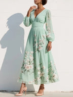 Cisella | Hellgrünes Midi-Kleid mit floralem Muster